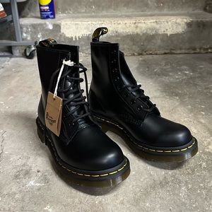 NWT Dr. Martens 1460 W (Black Nappa Leather) Women's Lace-Up Boots